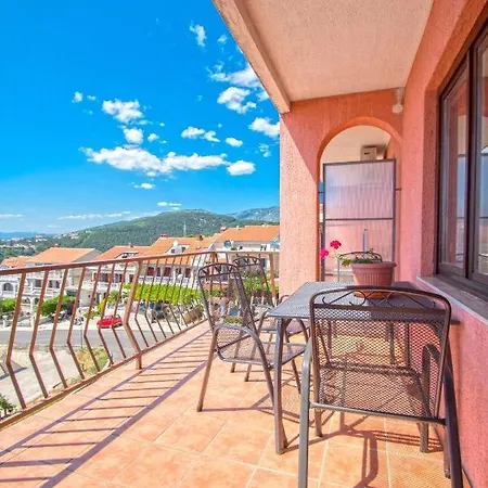 Apartment Luka