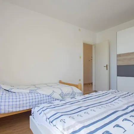 Luka Apartment *